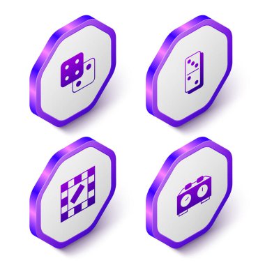 Isometric Game zar, Domino, Masa oyunu ve Zaman satranç saati simgesini ayarla. Mor altıgen düğmesi. Vektör
