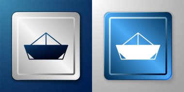 Beyaz katlanmış kağıt tekne ikonu mavi ve gri arka planda izole edilmiş. Origami kağıt gemisi. Gümüş ve mavi kare düğme. Vektör