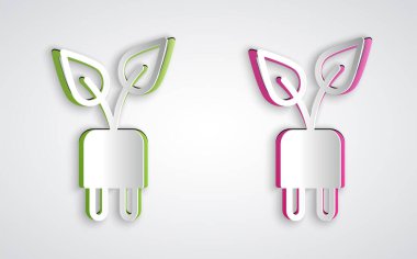 Kağıt kesiği Yaprak simgesindeki elektrik prizi gri arkaplanda izole edildi. Elektrik tasarrufu. Çevresel koruma. Biyolojik enerji. Kağıt sanatı tarzı. Vektör