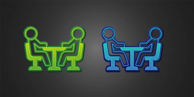 Siyah arkaplanda yeşil ve mavi toplantı simgesi izole edildi. İş ekibi toplantısı, tartışma konsepti, analiz, içerik stratejisi. Sunum konferansı. Vektör