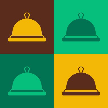 Renkli arka planda izole edilmiş bir tepsi yemek ikonu ile kaplı Pop Art. Tepsi ve kapak işareti. Kapaklı bir restoran saati. Vektör