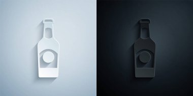 Kağıt kesiği bira şişesi simgesi gri ve siyah arkaplanda izole edilmiş. Kağıt sanatı tarzı. Vektör