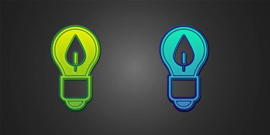Siyah zemin üzerinde yaprak simgesi olan yeşil ve mavi ampul. Çevre enerjisi kavramı. Alternatif enerji kavramı. Vektör