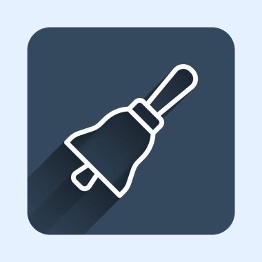 Beyaz çizgi zil simgesi uzun gölge arkaplanı ile izole edildi. Alarm sembolü, servis zili, el zili işareti, uyarı sembolü. Mavi kare düğme. Vektör