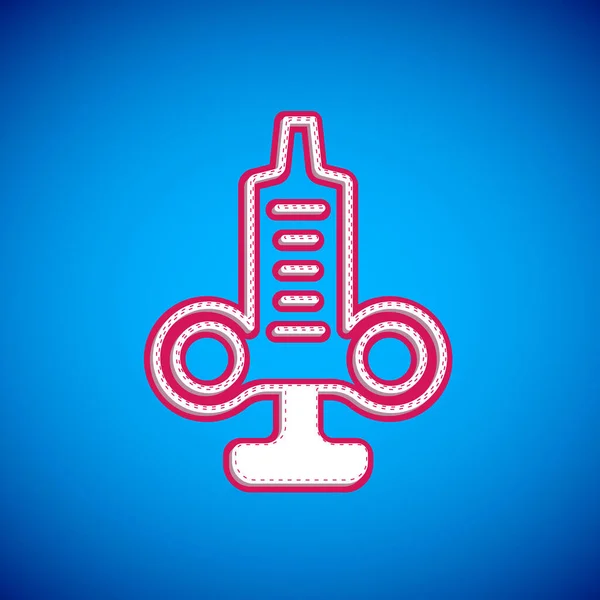 Witte spuit pictogram geïsoleerd op blauwe achtergrond. Spuit voor vaccin, vaccinatie, injectie, griepprik. Medische apparatuur. Vector — Stockvector