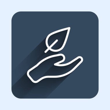 Beyaz çizgili El, bitki simgesinden uzun gölgeli bir yaprak tutuyor. Doğayı koru. Yaprak, çevre korumasıyla çekiliyor. Mavi kare düğme. Vektör