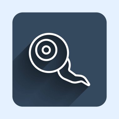 Beyaz çizgi göz simgesi uzun gölge arkaplanı ile izole edildi. Mutlu Cadılar Bayramı Partisi. Mavi kare düğme. Vektör