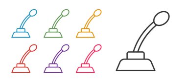 Beyaz arkaplanda mikrofon simgesini ayır. Radyodaki mikrofondan. Sözcü işareti. Simgeleri renklendirin. Vektör