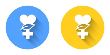 Beyaz Ethnoscience simgesi uzun gölgeli arka planda izole edildi. Bahçıvanlık, etnosbilim ve organik konsept. Çember düğmesi. Vektör