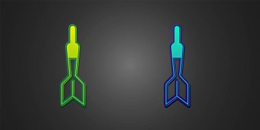 Siyah arkaplanda yeşil ve mavi Dart ok simgesi izole edildi. Vektör