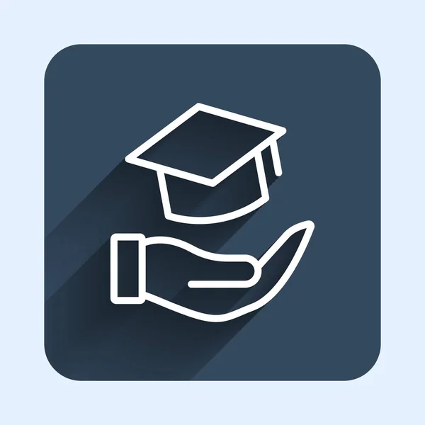白線教育助成金のアイコンは 長い影の背景と隔離された 授業料 金融教育 予算基金 奨学金プログラム 卒業帽子 青い四角形のボタン ベクトル — ストックベクタ