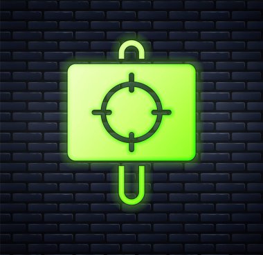 Parlayan neon hedef spor ikonu tuğla duvar arkasında izole edildi. Atış mesafesi ya da atış mesafesi için sayıları olan temiz bir hedef. Vektör