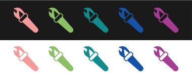 Meşale alev simgesini siyah beyaz arkaplanda izole et. Sembol ateşi sıcak, alev gücü, alev ve ısı. Vektör