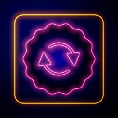 Parlayan neon geri dönüşüm sembolü simgesi siyah arkaplanda izole edildi. Dairesel ok simgesi. Çevre geri dönüşümü yeşile döner. Vektör