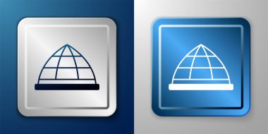 Beyaz çocuk parkı tırmanma ekipmanları ikonu mavi ve gri arka planda izole edildi. Çocuk parkı tırmanışı. Gümüş ve mavi kare düğme. Vektör