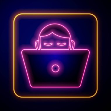 Parlayan neon freelancer simgesi siyah arkaplanda izole edildi. Evinde dizüstü bilgisayarla çalışan serbest çalışan bir adam. Çevrimiçi iş, uzak iş kavramı. Vektör