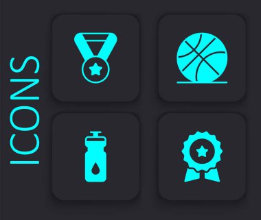 Yıldız, basketbol topu ve fitness sallayıcısı ikonu ile madalyayı ayarla. Siyah kare düğme. Vektör