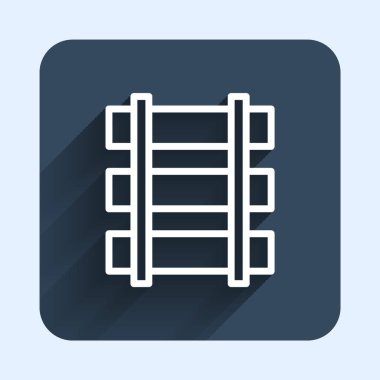 Beyaz hat Demiryolu, demiryolu ikonu uzun gölgeli arka plan. Mavi kare düğme. Vektör