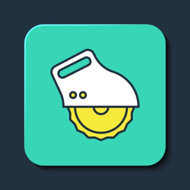 Mavi arka planda izole edilmiş çelik dişli disk ikonu ile elektrik testeresi ile doldurulmuş. Tahta ya da metal kesmek için elektrikli el aleti. Turkuaz kare düğme. Vektör