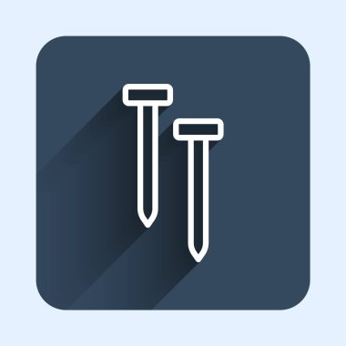 Beyaz çizgi metalik çivi simgesi uzun gölge arkaplanı ile izole edilmiş. Mavi kare düğme. Vektör