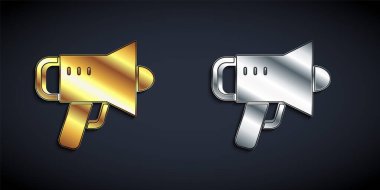 Siyah arkaplanda izole edilmiş altın ve gümüş megafon simgesi. Sözcü işareti. Uzun gölge tarzı. Vektör