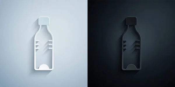 在灰色和黑色背景上隔离的一盒瓶水图标。苏打水的标志。造纸艺术风格。B.病媒 — 图库矢量图片