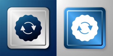 Mavi ve gri arkaplanda beyaz geri dönüşüm sembolü izole edildi. Dairesel ok simgesi. Çevre geri dönüşümü yeşile döner. Gümüş ve mavi kare düğme. Vektör