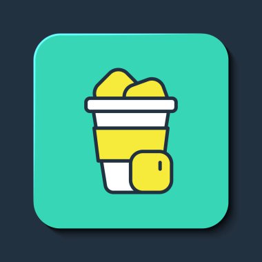 Mavi arka planda izole edilmiş buzlu kahve ikonu. Turkuaz kare düğme. Vektör