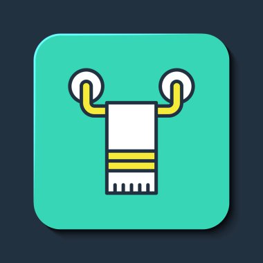 Askı simgesi üzerindeki çizgili havlu mavi arkaplanda izole edildi. Banyo havlusu ikonu. Turkuaz kare düğme. Vektör