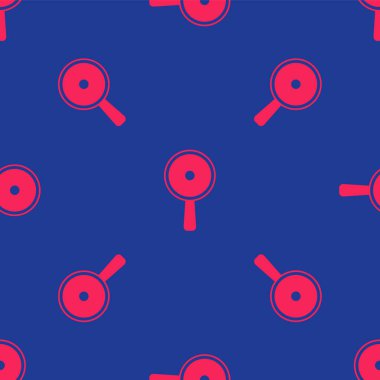 Kırmızı kızartma tavası simgesi mavi arkaplanda izole edilmiş. Kızartma veya kızartma gıda sembolü. Vektör