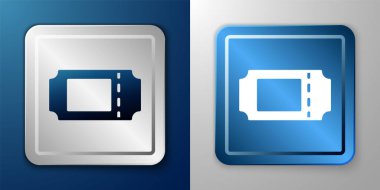 Beyaz Sinema bileti ikonu mavi ve gri arka planda izole edildi. Gümüş ve mavi kare düğme. Vektör