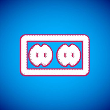 Mavi arkaplanda beyaz elektrik çıkış simgesi izole edildi. Elektrik prizi. Rosette sembolü. Vektör