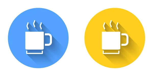 Witte koffiebeker pictogram geïsoleerd met lange schaduw achtergrond. Theekopje. Warme drank koffie. Cirkelknoop. Vector — Stockvector