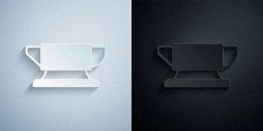 Kağıt kesiği Demirci örs aracı simgesi gri ve siyah arkaplanda izole edildi. Metal dövmesi. Kalpazanlık aleti. Kağıt sanatı tarzı. Vektör