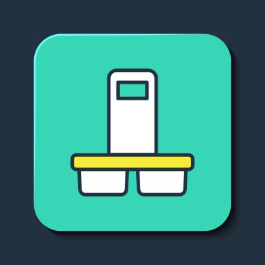 Mavi arka planda izole edilmiş bir kahve bardağını doldurdum. Turkuaz kare düğme. Vektör