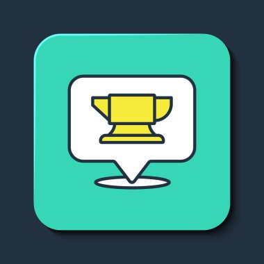 Mavi arkaplanda izole edilmiş ana hatlı demirci örs aracı simgesi. Metal dövmesi. Kalpazanlık aleti. Turkuaz kare düğme. Vektör.