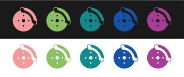 Araba fren diskini siyah beyaz arkaplanda izole edilmiş kalibre simgesiyle ayarla. Vektör