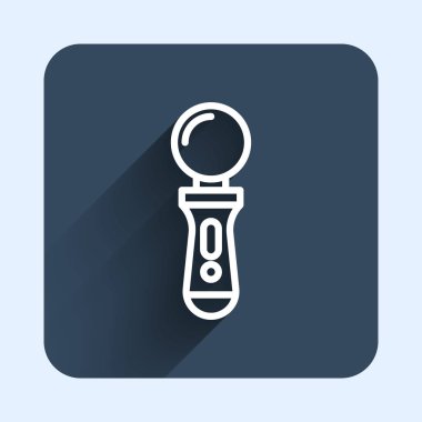 Beyaz çizgi VR denetleyici oyun simgesi uzun gölge arkaplanı ile izole edildi. Sanal gerçeklik deneyimi, mevcudiyet hissi, konum takip teknolojisi cihazı. Mavi kare düğme. Vektör