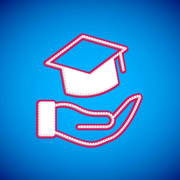 White Education subsidie pictogram geïsoleerd op blauwe achtergrond. Collegegeld, financiële educatie, budget fonds, beursprogramma, afstudeerhoed. Vector — Stockvector