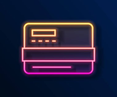 Parlayan neon hattı kredi kartı simgesi siyah arkaplanda izole edildi. Çevrimiçi ödeme. Nakit çekilmesi. Finansal operasyonlar. Alışveriş tabelası. Vektör