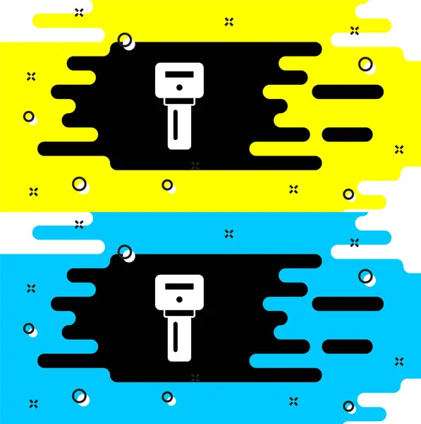 Vit bil nyckel med fjärrkontroll ikon isolerad på svart bakgrund. Bilnyckel och larmsystem. Vektor — Stock vektor