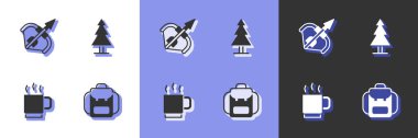 Yürüyüş sırt çantası, ortaçağ yayı ve oku, kahve fincanı ve ağaç simgesini ayarla. Vektör