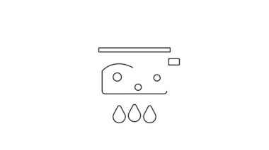 Beyaz arka planda izole edilmiş siyah çizgi yanan tencere ikonu. Haşlama ya da güveç besin sembolü. 4K Video hareketli grafik canlandırması