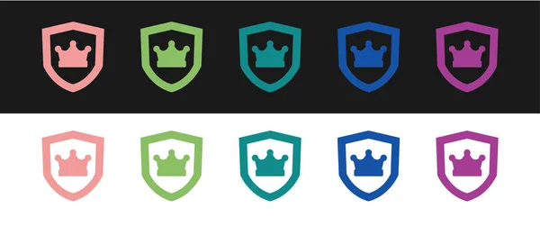 Set Escudo con icono de corona aislado sobre fondo blanco y negro. Vector — Vector de stock