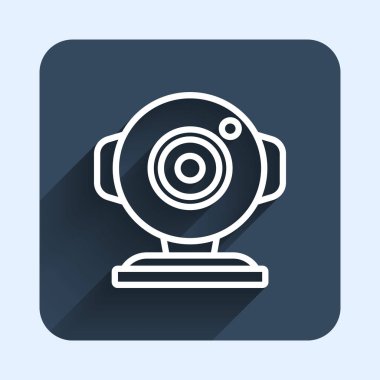 Beyaz çizgi Web kamera simgesi uzun gölge arkaplanı ile izole edildi. Sohbet kamerası. Web kamerası simgesi. Mavi kare düğme. Vektör