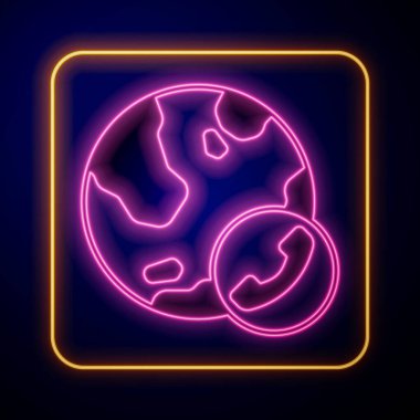 Parlayan neon görüntülü sohbet ikonu siyah arkaplanda izole edildi. Çevrimiçi iş görüşmesi formu. Uzak proje yönetimi. Vektör