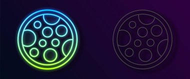 Parlayan neon hattı pizza simgesi siyah arkaplanda izole edildi. Fast food menüsü. Vektör