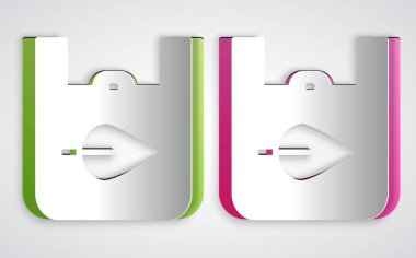 Kağıt kesiği, gri arka planda izole edilmiş geri dönüşüm simgesiyle kağıt kesiği. Geri dönüşüm sembollü çanta. Kağıt sanatı tarzı. Vektör