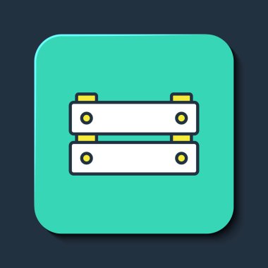 Doldurulmuş ahşap kutu simgesi mavi arkaplanda izole edildi. Market sepeti, depo sandığı. Sebzeler ve ürünler için boş ahşap kap. Turkuaz kare düğme. Vektör