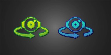 Siyah arkaplanda yeşil ve mavi 360 derecelik görüntü simgesi izole edildi. Sanal gerçeklik. 360 derecelik açıyla. Panorama fotoğrafı. Vektör